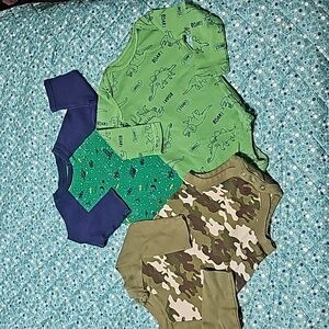 3 for $10 🦖 Bundle of 3 Baby Boys Long Sleeve Bodysuits 12M 🛸